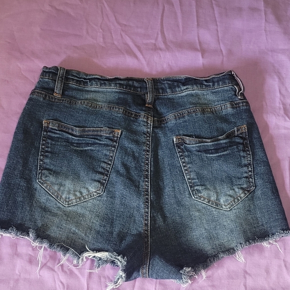 Charlotte Russe Refuge "Cheeky" Denim Shorts. Sz 8. 2.5" Inseam. #Distressed - Picture 7 of 7